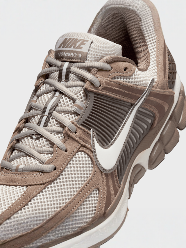 Nike, Zoom Vomero 5, brown, Image 7 of 9