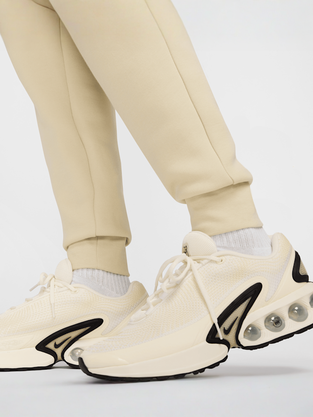 Nike, Tech Fleece Jogger, beige, Image 7 of 8