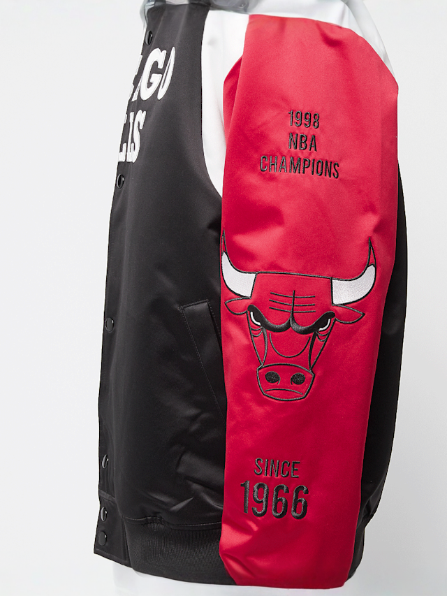 Mitchell & Ness, NBA Team Origins Satin Jacket Vintage Logo Chicago Bulls, black, Image 3 of 8