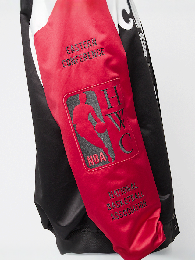 Mitchell & Ness, NBA Team Origins Satin Jacket Vintage Logo Chicago Bulls, black, Image 4 of 8