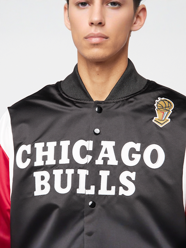 Mitchell & Ness, NBA Team Origins Satin Jacket Vintage Logo Chicago Bulls, black, Image 5 of 8