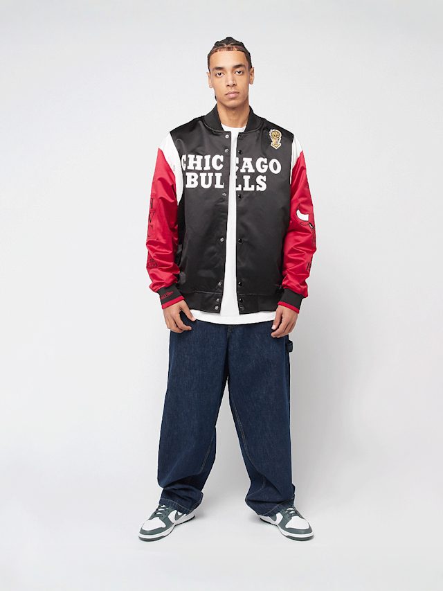 Mitchell & Ness, NBA Team Origins Satin Jacket Vintage Logo Chicago Bulls, black, Image 8 of 8