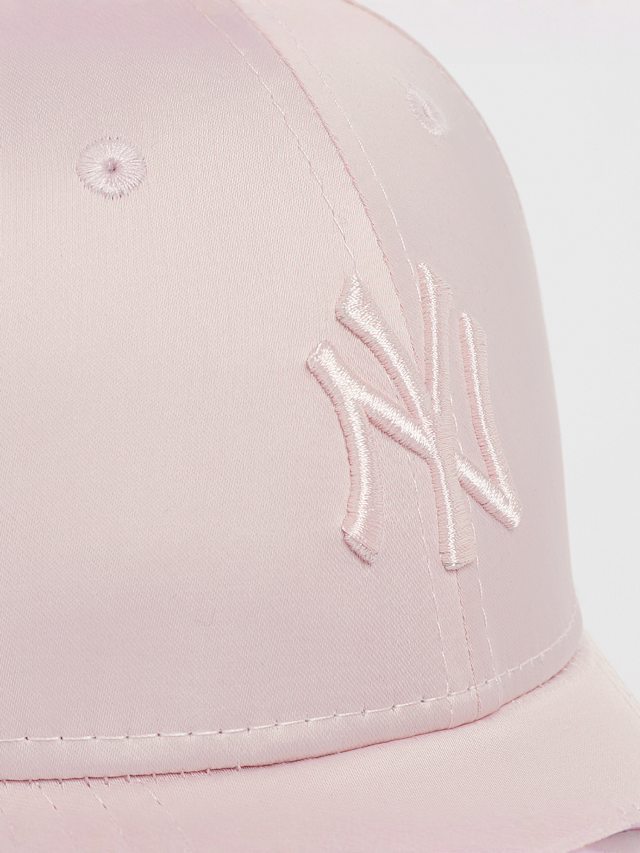 New Era, Female 9FORTY Satin New York Yankees, light pink, Image 3 of 4
