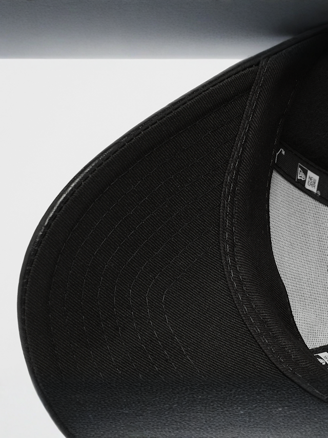 New Era, Female 9FORTY Crinkled PU New York Yankees, black, Image 4 of 4