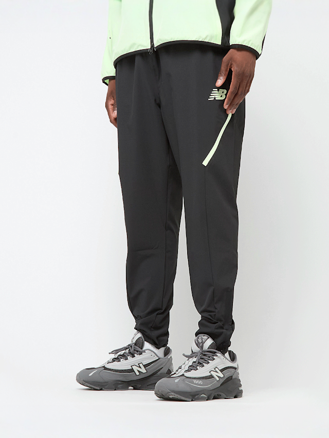 New Balance, Woven Tapered Track Pant, zwart, Afbeelding 1 van 5
