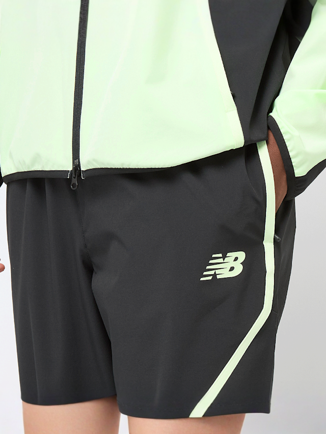 New Balance, Woven Tapered Track Pant, czarny, Obraz 3 z 5