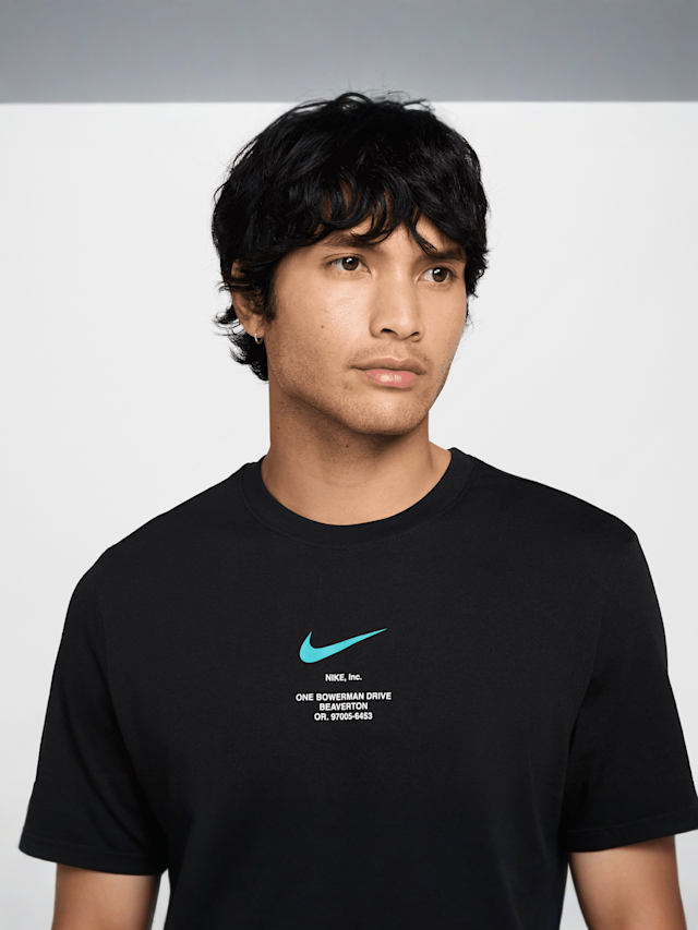 Nike, Sportswear Club T-Shirt, black, Image 3 of 5