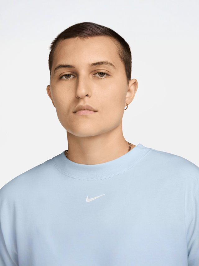 Nike, Sportswear Essential Low Brand Read Tee, blauw, Afbeelding 3 van 3