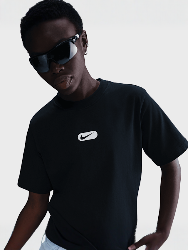 Nike, Sportswear Club Short Sleeve T-Shirt, czarny, Obraz 3 z 4