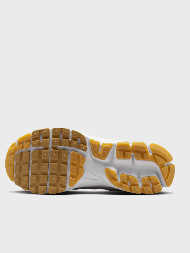 Nike, Zoom Vomero 5, white, Image 3 of 9
