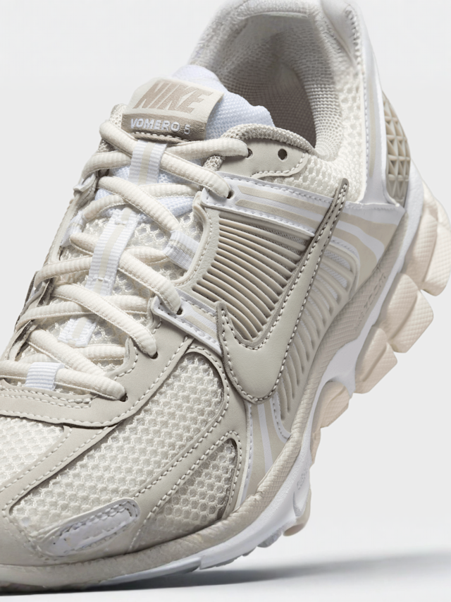 Nike, Zoom Vomero 5, white, Image 7 of 9