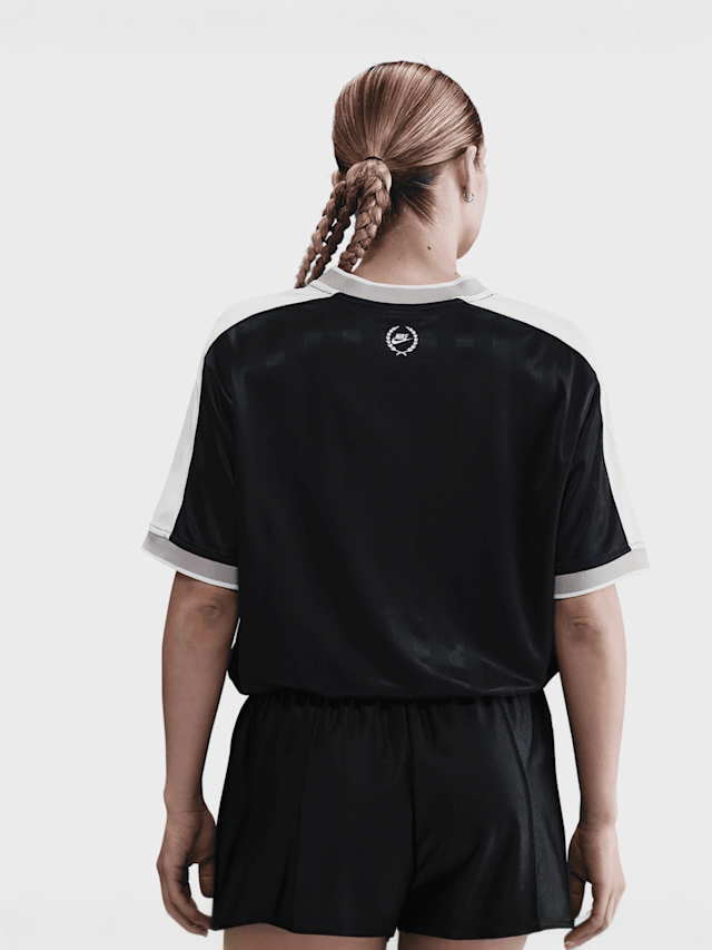 Nike, Sportswear V Neck Jersey, zwart, Afbeelding 2 van 4