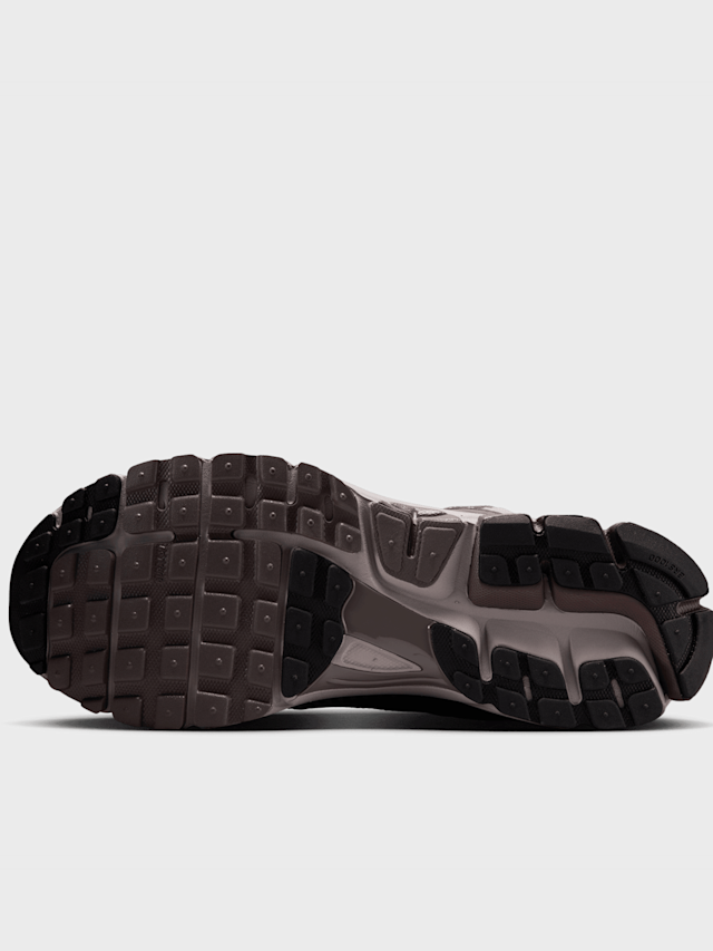 Nike, Zoom Vomero 5, brown, Image 3 of 9