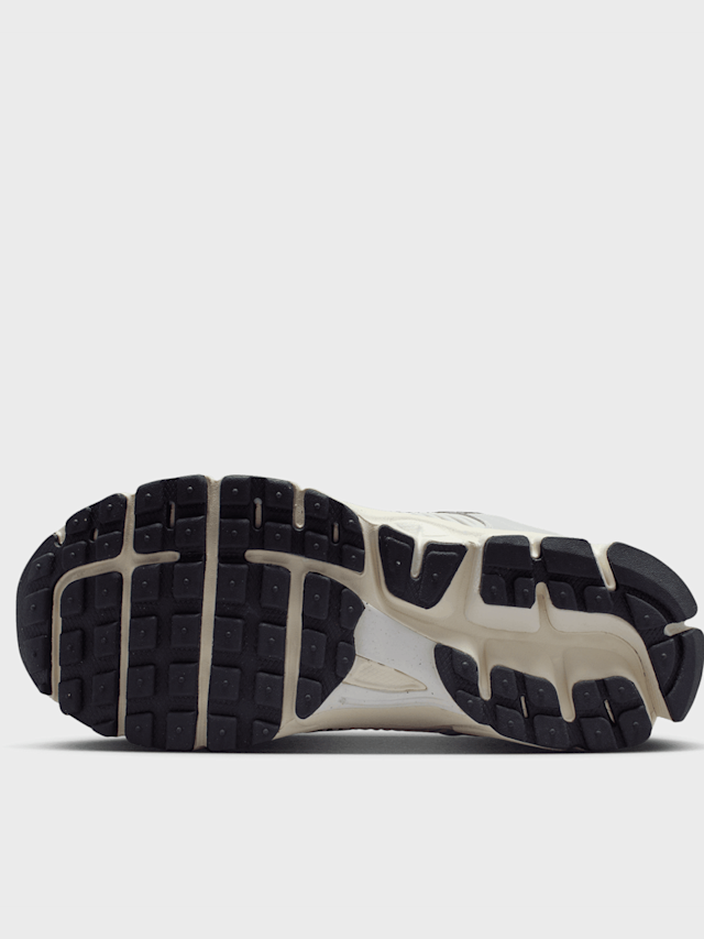 Nike, Vomero 5 sail/metallic silver/vast grey, grey, Image 3 of 9