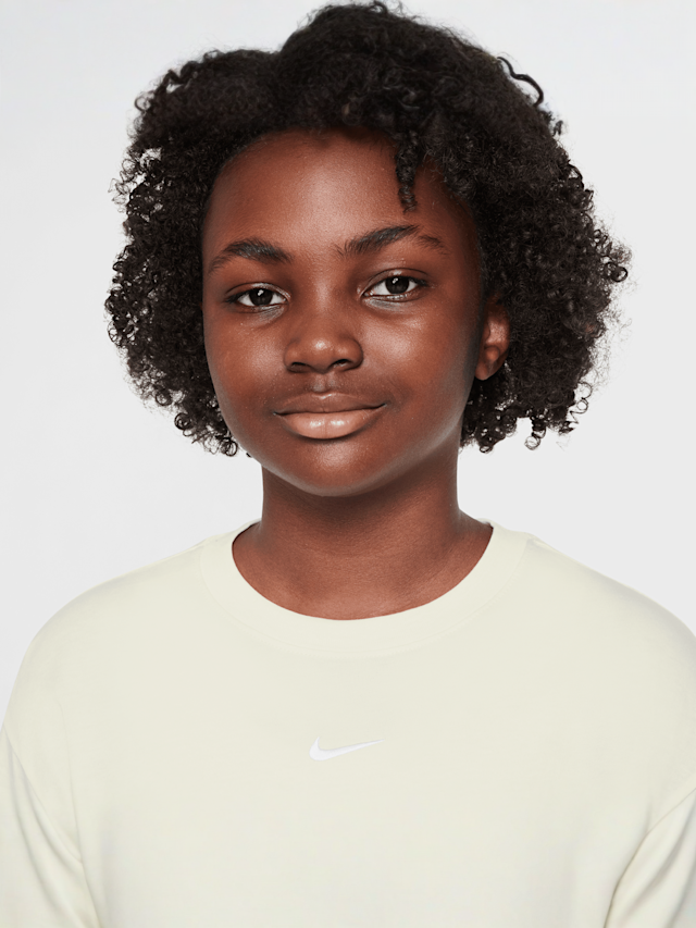 Nike, Sportswear Essential T-Shirt, beige, Image 3 of 3