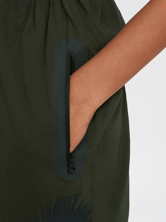 Nike, Sportswear Tech Woven Pant, green, Image 4 of 8