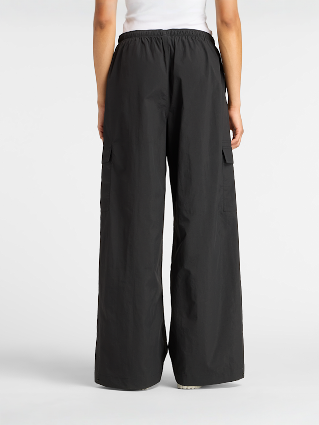 New Balance, Woven Cargo Pant black, black, Image 2 of 7