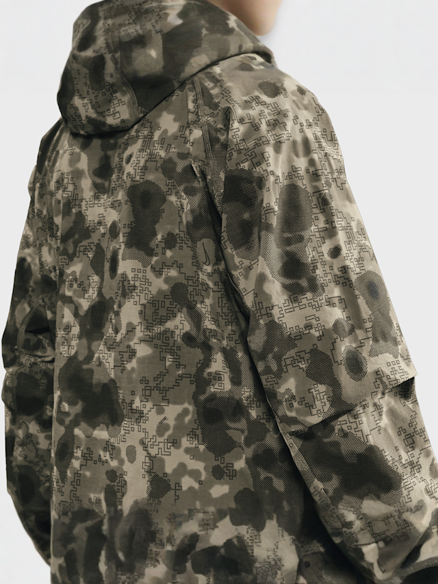 Nike, Tech Dri-FIT Woven Camo Windrunner Oversized Jacket, camouflage, Image 4 of 7