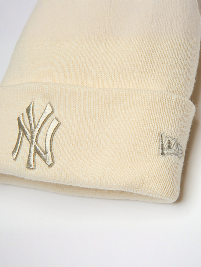 New Era, Female Metallic Bobble Beanie New York Yankees, beige, Image 3 of 3