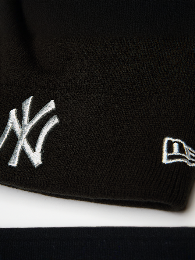 New Era, Beanie Metallic New York Yankees black, black, Image 3 of 3