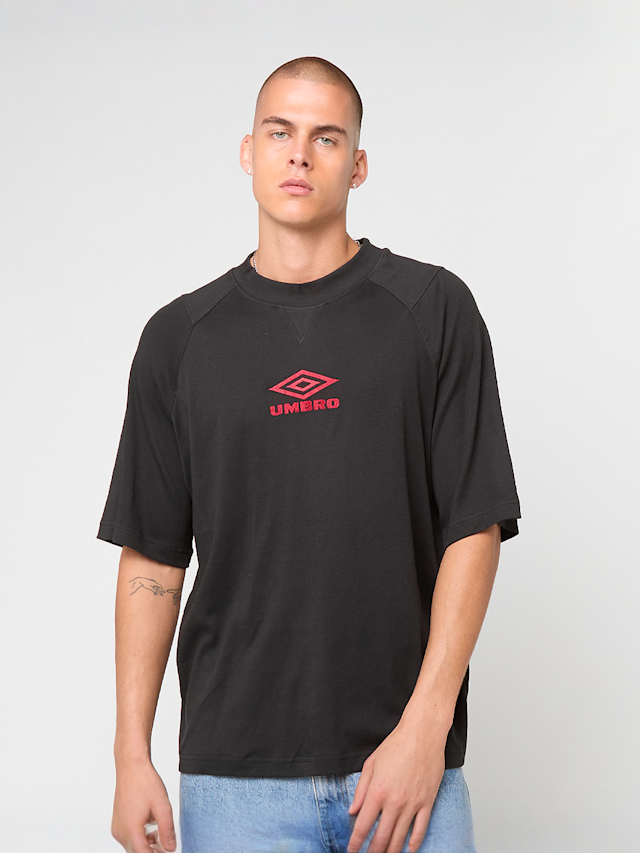 Umbro, Iconic Boxy Tee, black, Image 1 of 4