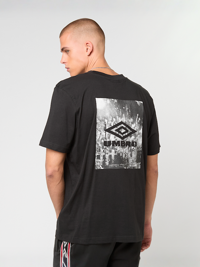 Umbro, INDUSTRY GRAPHIC TEE brilliant white, black, Image 1 of 5
