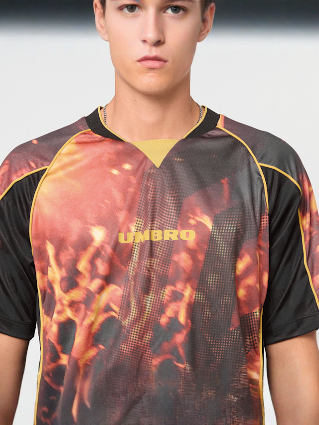 Umbro, PANELLED RAGLAN SHIRT black, red, Image 3 of 4