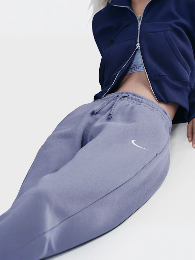 Nike, Sportswear Phoenix Fleece High-Waisted Oversized Sweatpants, fioletowy, Obraz 3 z 4