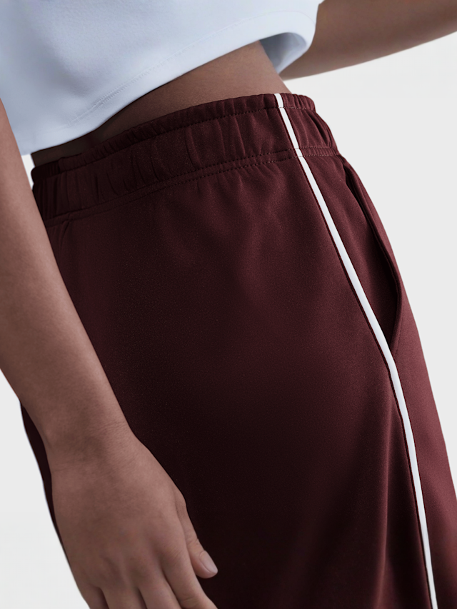 Nike, Sportswear Mid-Rise Wide-Leg Track Pants, rood, Afbeelding 4 van 5