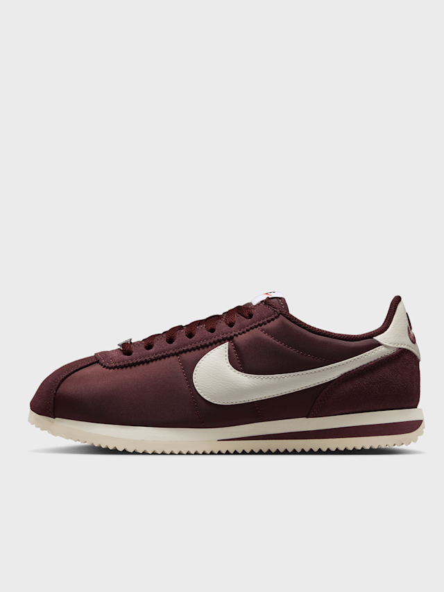 Nike, WMNS Cortez Textile, red, Image 1 of 8