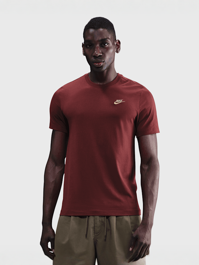 Nike, Sportswear Club T-Shirt, red, Image 1 of 4