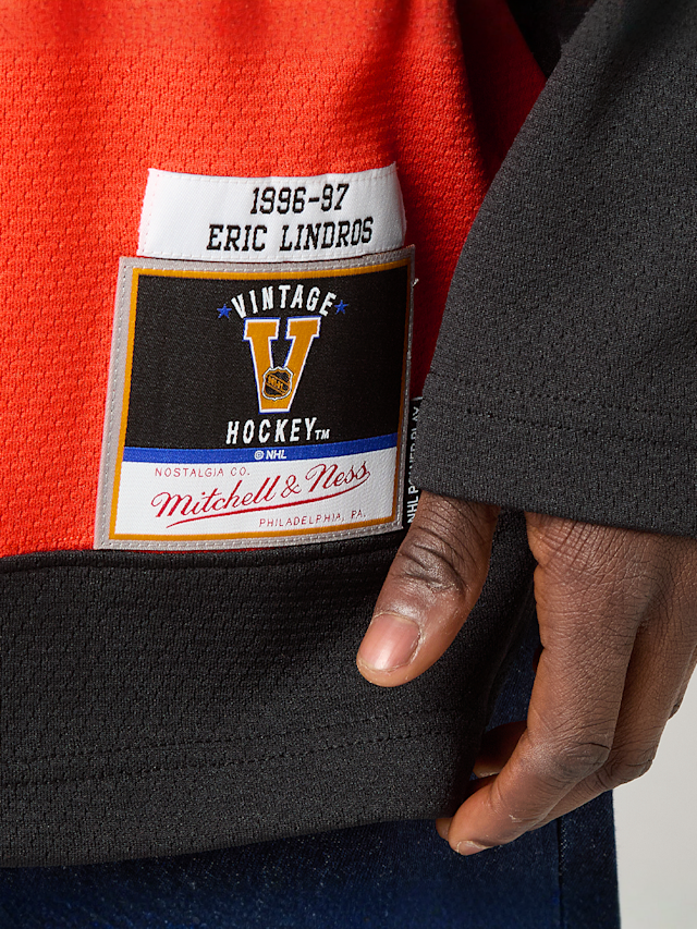 Mitchell & Ness, NHL Dark Jersey Flyers 1996 Eric Lindros Phil. Flyers, orange, Image 4 of 8