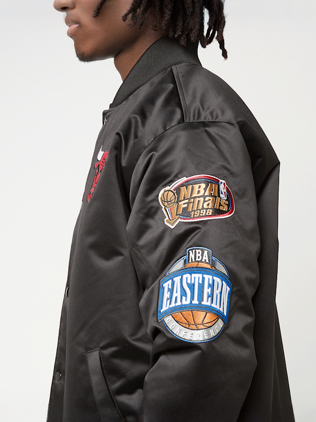 Mitchell & Ness, Black Out Satin Jacket Chicago Bulls, black, Image 4 of 7