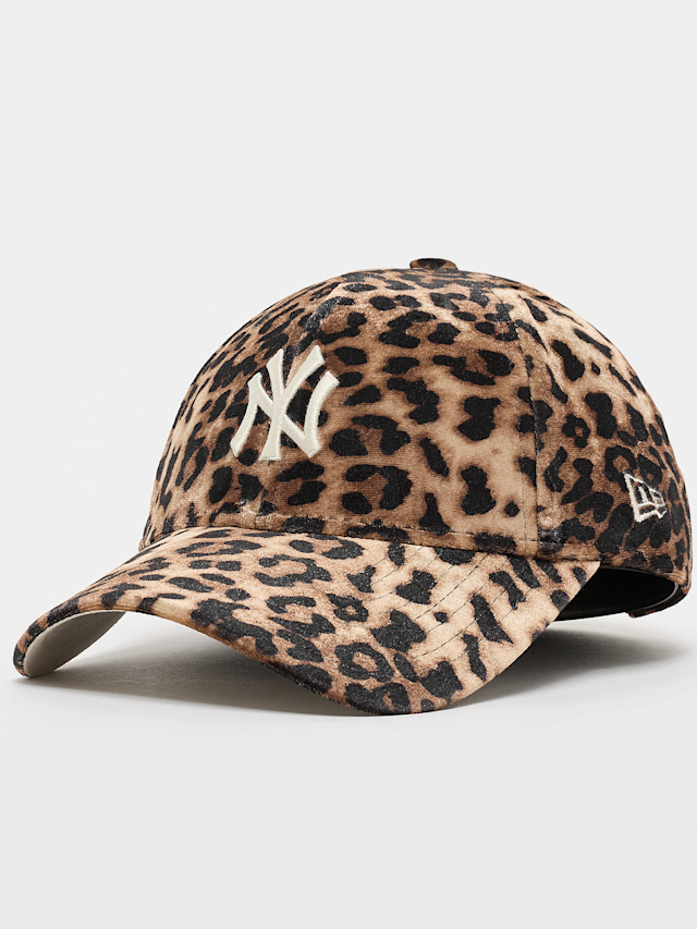 New Era, FEMALE 9FORTY Leo Velour MLB New York Yankees, brown, Image 1 of 4