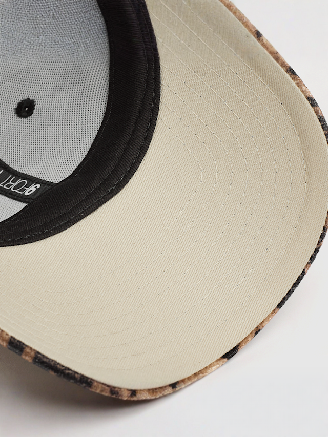 New Era, FEMALE 9FORTY Leo Velour MLB New York Yankees, brown, Image 3 of 4