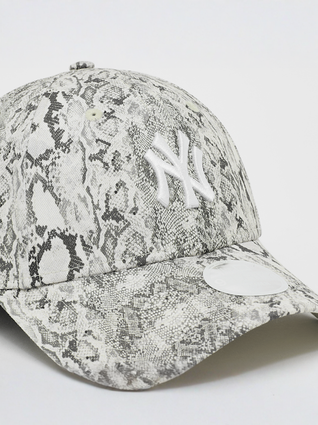 New Era, FEMALE 9FORTY Snake MLB New York Yankees, beige, Image 3 of 4