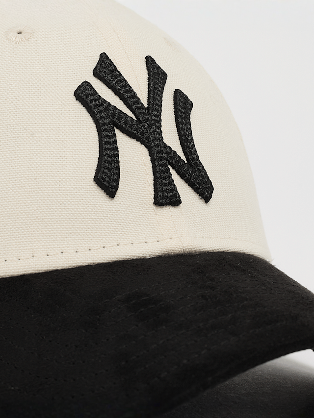 New Era, FEMALE 9FORTY Faux Suede MLB New York Yankees, beige, Image 3 of 4