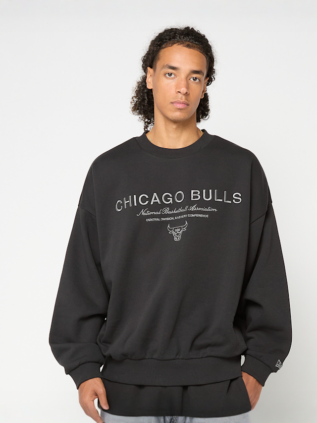 New Era, NBA LINEAR GRAPHIC BOXY CREW CHICAGO BULLS BLK, black, Image 1 of 4