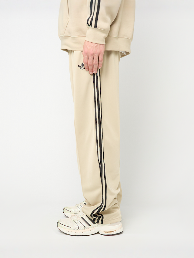 adidas Originals, Firebird Adicolor Baggy Fit Trackpants, beige, Afbeelding 2 van 7