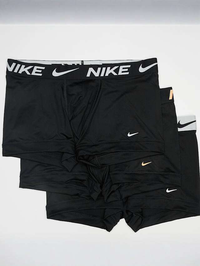 Nike  , 3 PACK - Essential Micro Trunk  black, pink, red, black, Image 1 of 2