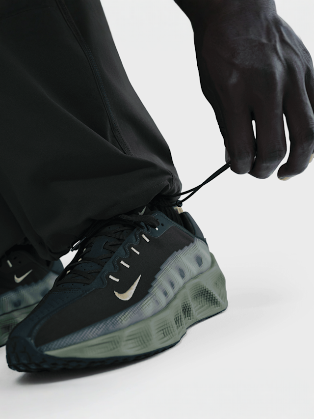 Nike, Tech Dri-FIT Woven Color-Block Oversized Pants, black, Image 4 of 6