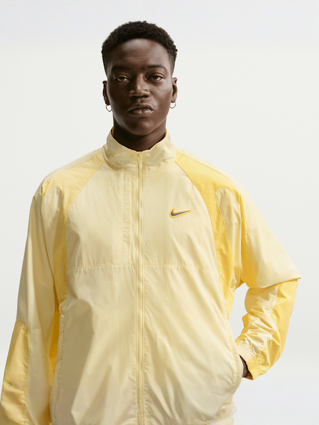 Nike Nocta, M NRG NOCTA CS TRK JKT WVN1 cargo khaki/khaki/smoke grey, yellow, Image 3 of 7