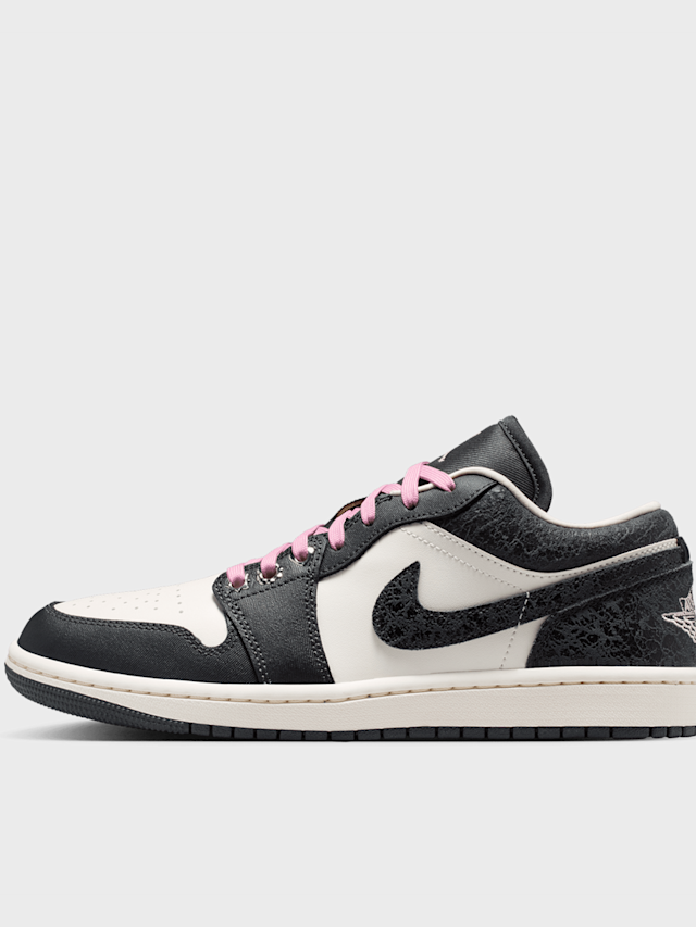 Jordan, WMNS Air Jordan 1 Low SE, black, Image 1 of 8