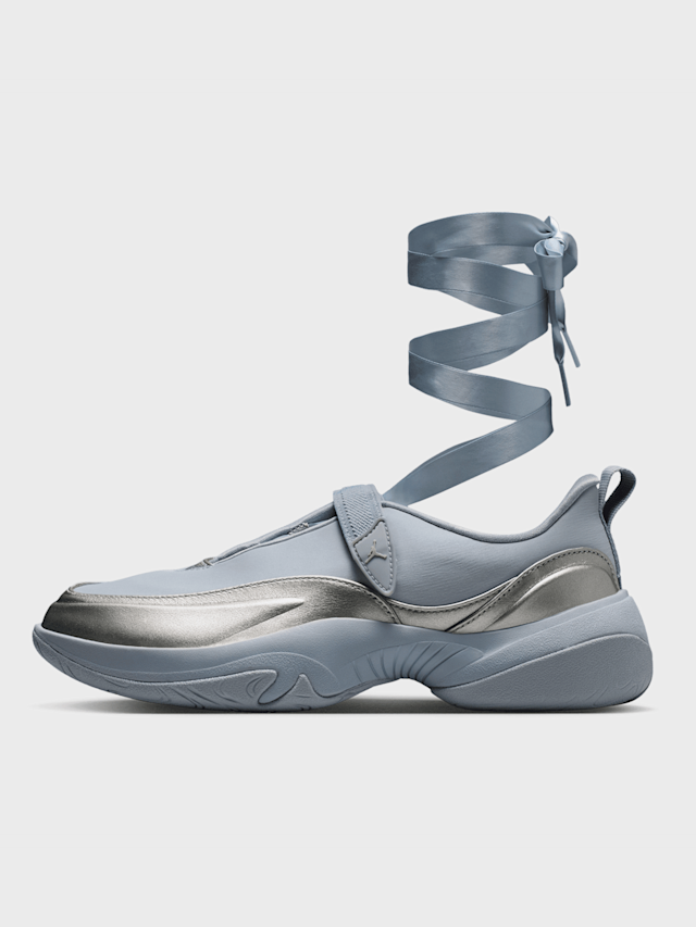 Nike  , Pointe, grey, Image 1 of 9