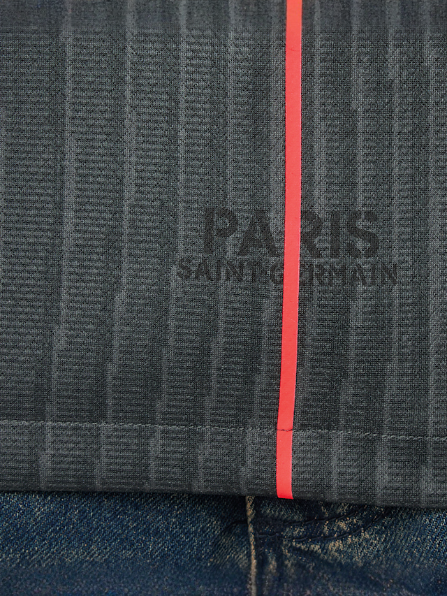 Jordan, Pacho / No. 51 / PSG Jordan Fourth Stadium 2025/26, blue, Image 7 of 9