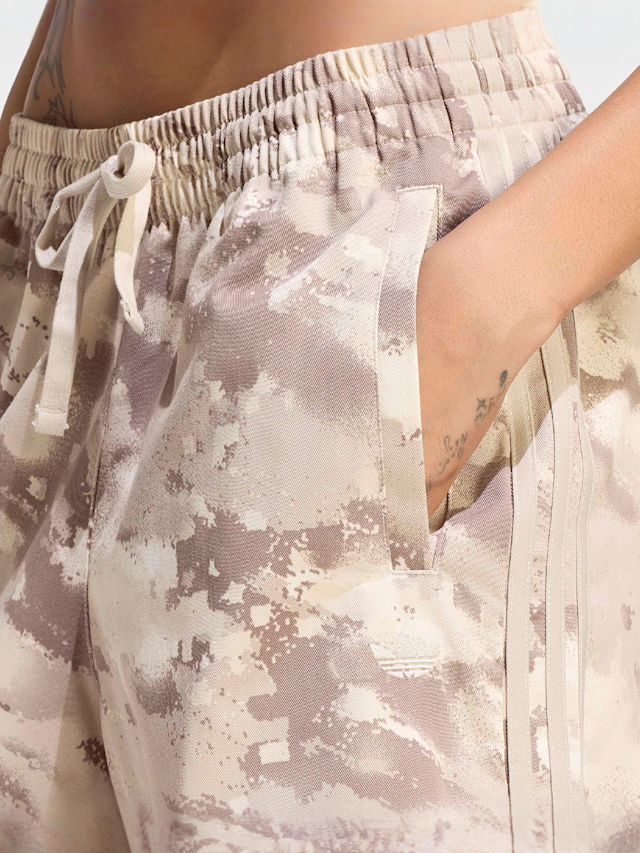 adidas Originals, Cargo Short, beige, Image 3 of 4