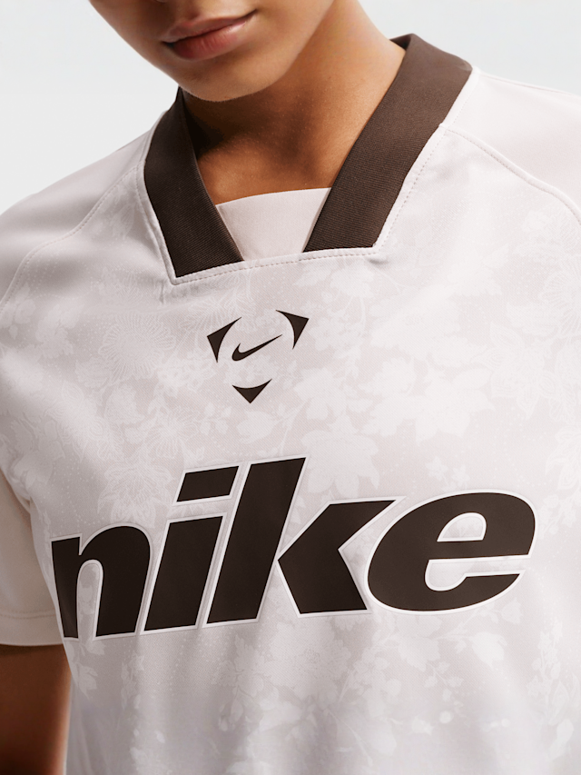 Nike  , Sportswear Trend Football Crop Top, beige, Image 3 of 5
