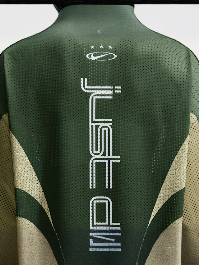 Nike  , Sportswear Loose Mesh T-Shirt, green, Image 4 of 5