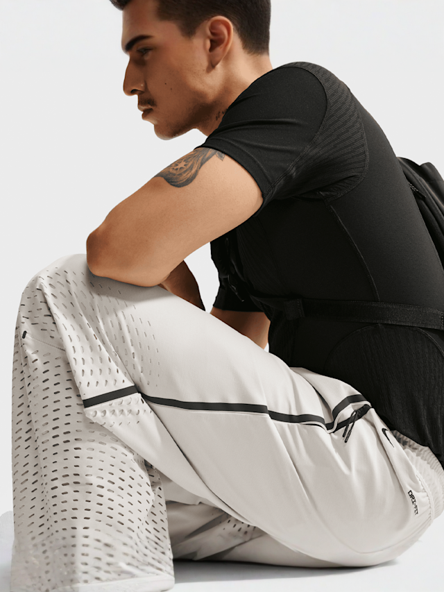 Nike  , Tech Dri-FIT Shori Open-Hem Pants, beige, Image 4 of 7