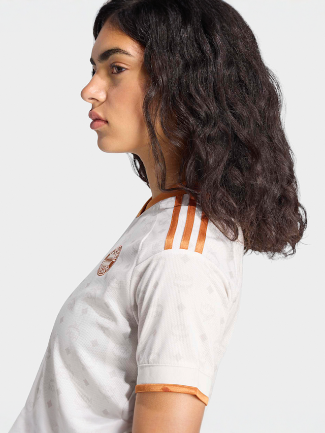 adidas Originals, adidas x FC Bayern x MCM Cropped Jersey, beige, Image 4 of 5